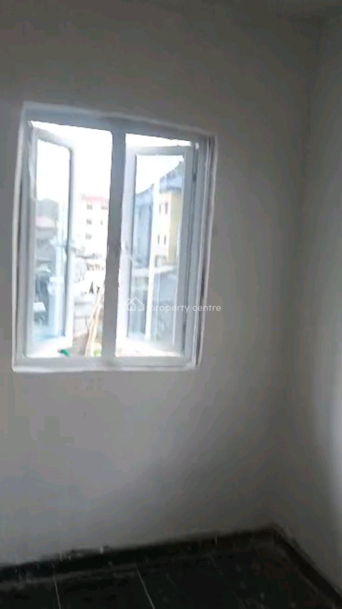 Standard N Executive  Mini Flat, Jebba Street, Adekunle, Yaba, Lagos, Mini Flat (room and Parlour) for Rent
