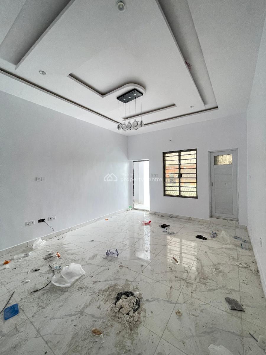 Standard Spacious 3 Bedroom Apartment, Surulere, Lagos, Block of Flats for Sale