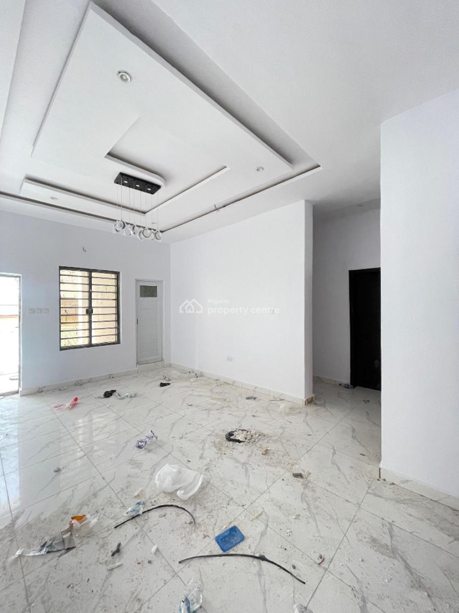 Standard Spacious 3 Bedroom Apartment, Surulere, Lagos, Block of Flats for Sale
