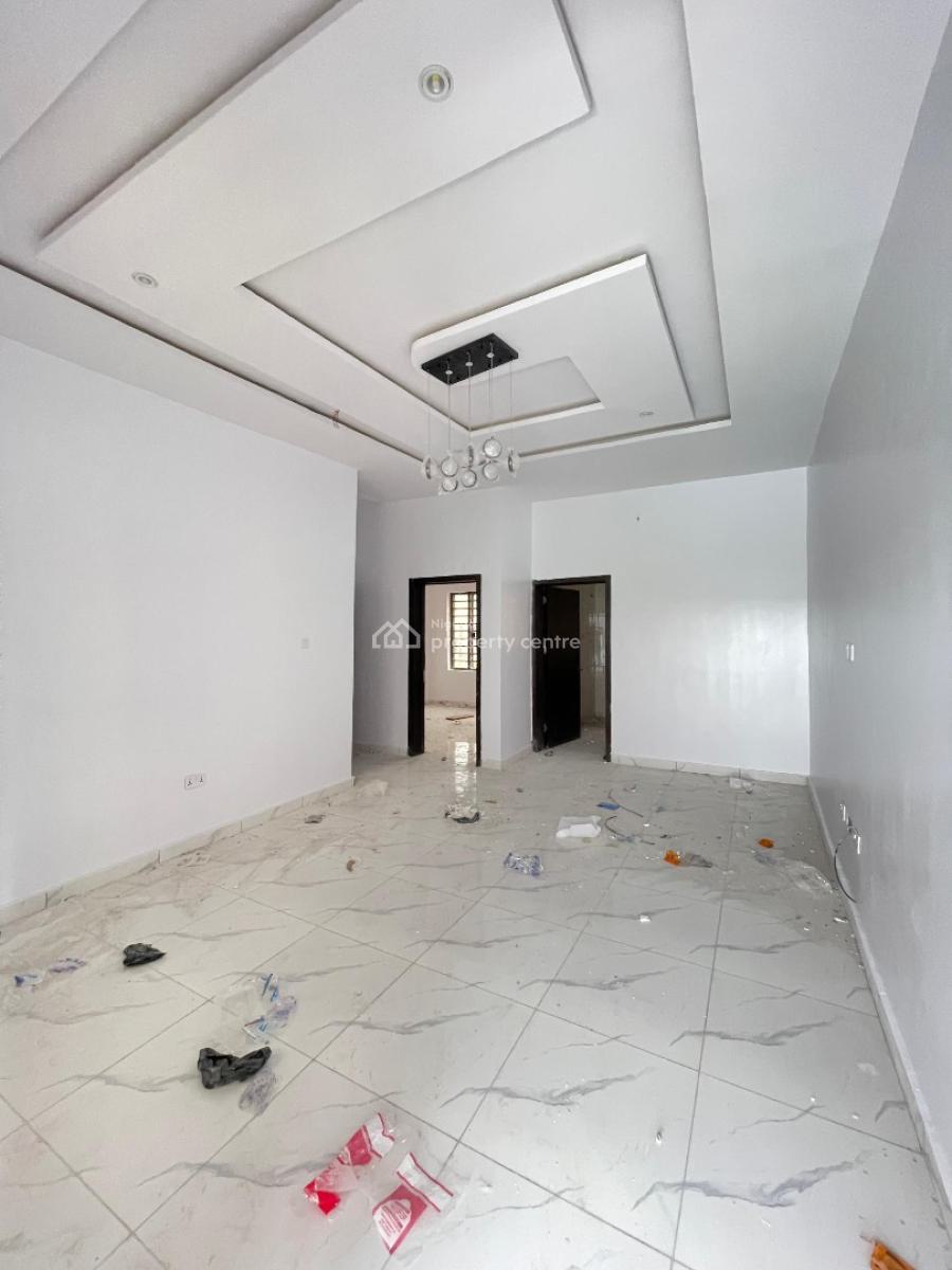 Standard Spacious 3 Bedroom Apartment, Surulere, Lagos, Block of Flats for Sale