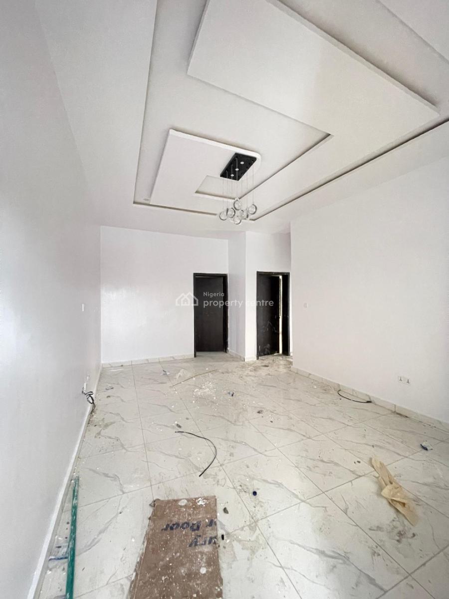 Standard Spacious 3 Bedroom Apartment, Surulere, Lagos, Block of Flats for Sale