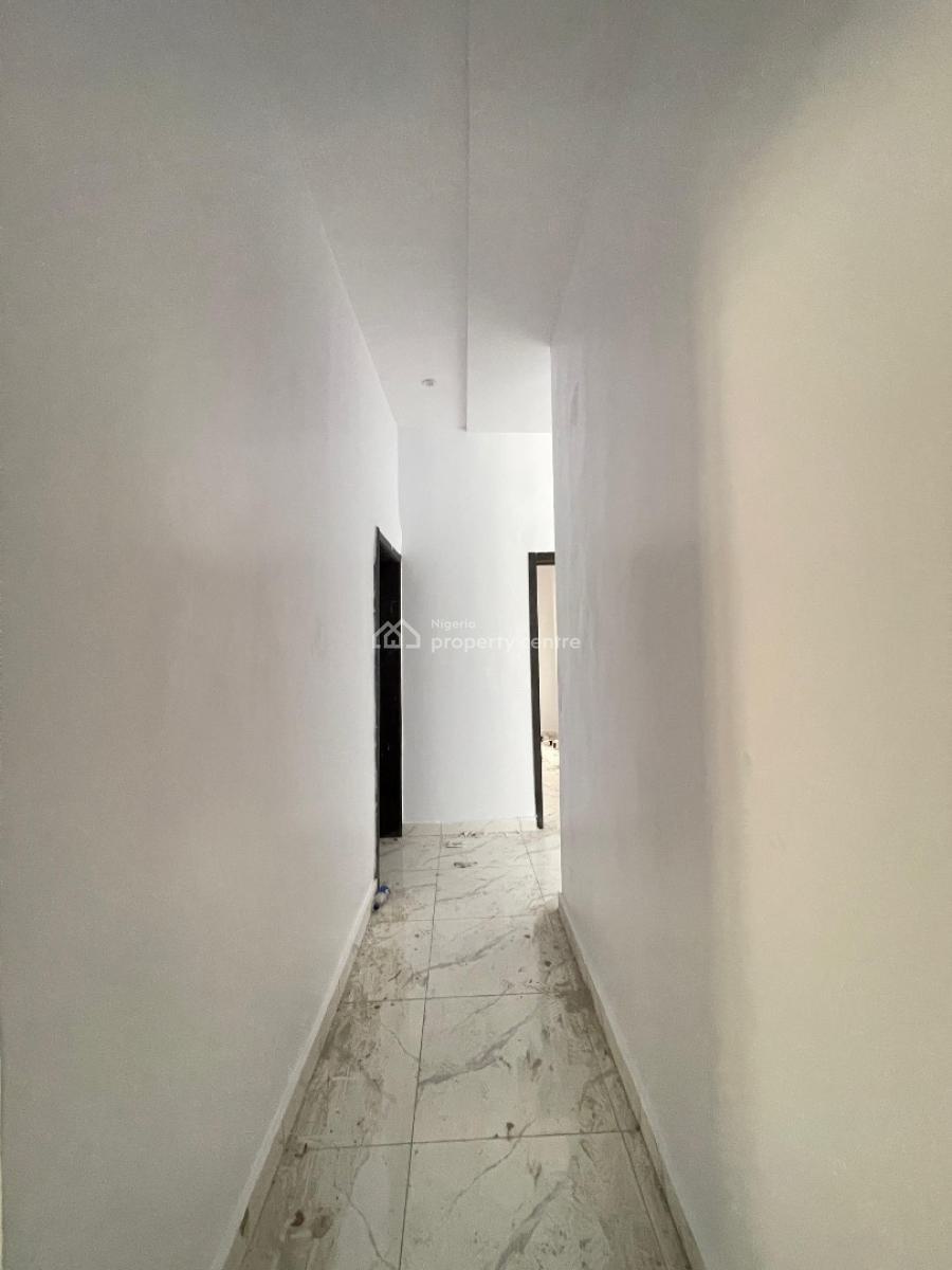 Standard Spacious 3 Bedroom Apartment, Surulere, Lagos, Block of Flats for Sale