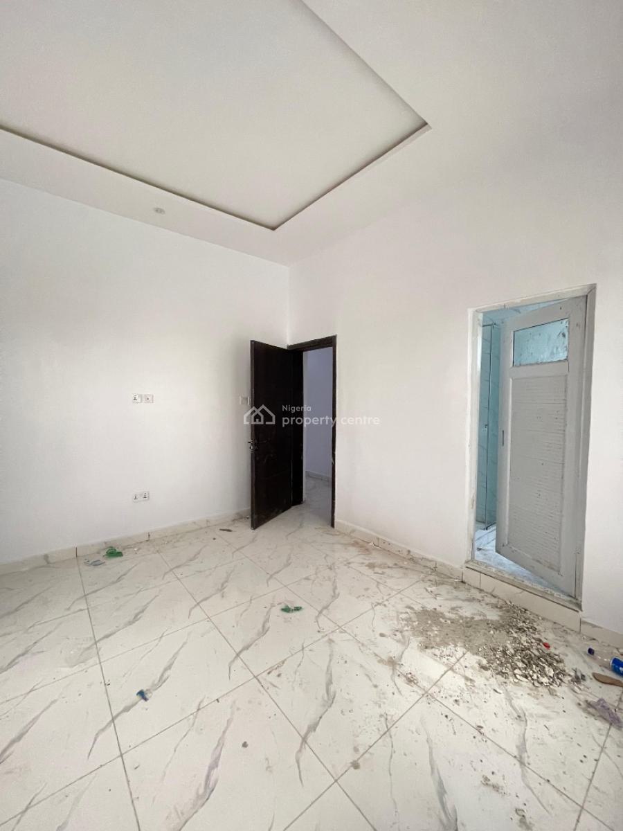 Standard Spacious 3 Bedroom Apartment, Surulere, Lagos, Block of Flats for Sale