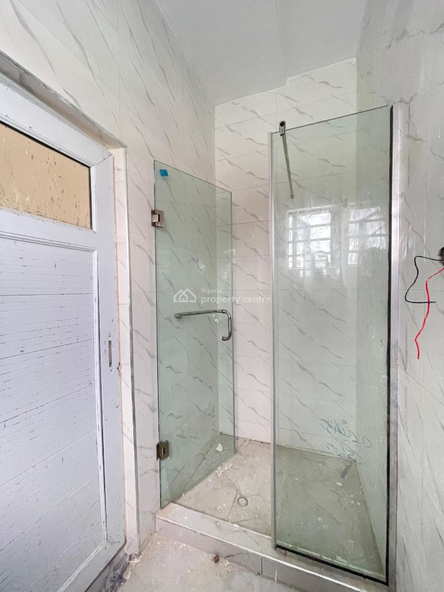 Standard Spacious 3 Bedroom Apartment, Surulere, Lagos, Block of Flats for Sale