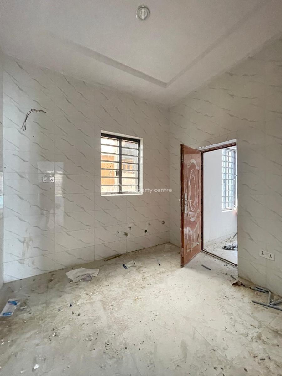 Standard Spacious 3 Bedroom Apartment, Surulere, Lagos, Block of Flats for Sale