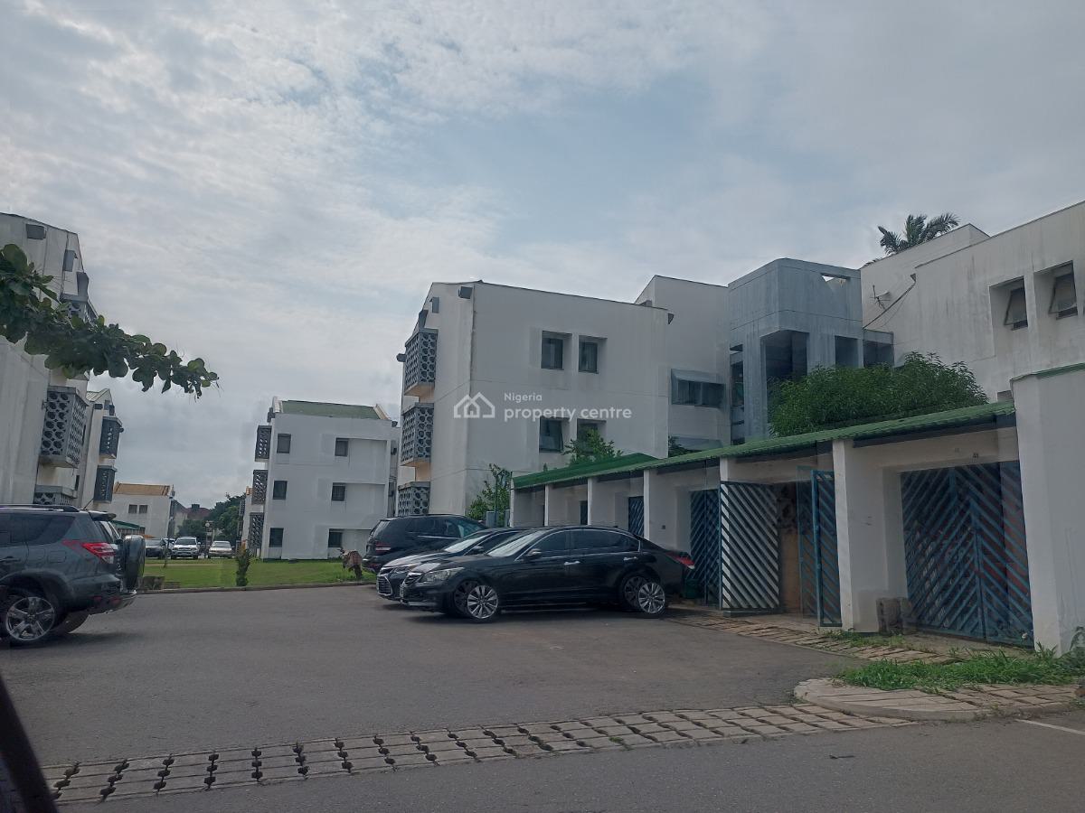3 Bedroom Flat with 1 Room Bq, Cbn Senior Staff Quarters, Garki, Abuja, Block of Flats for Sale