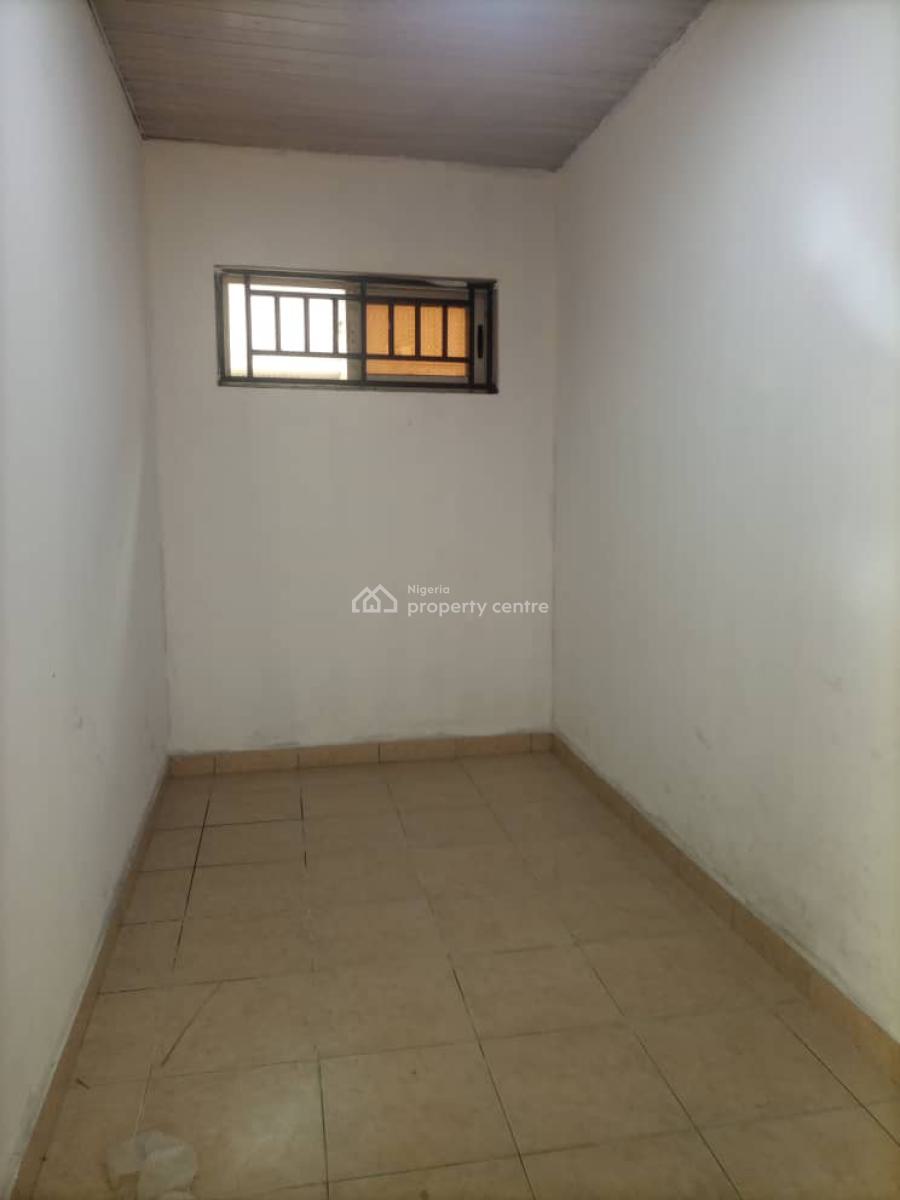 Spacious Boys Quarters, Admiralty Way, Lekki Phase 1, Lekki, Lagos, Mini Flat (room and Parlour) for Rent
