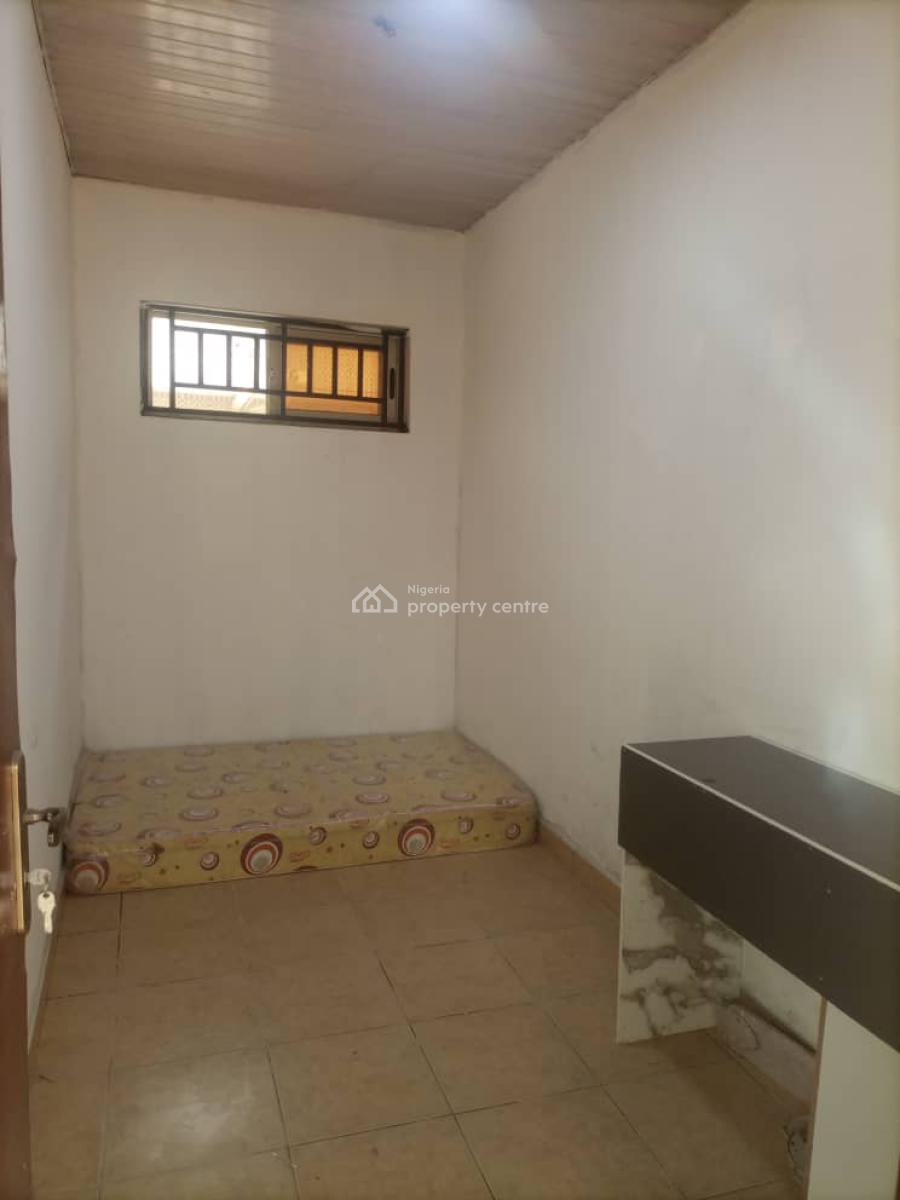Spacious Boys Quarters, Admiralty Way, Lekki Phase 1, Lekki, Lagos, Mini Flat (room and Parlour) for Rent