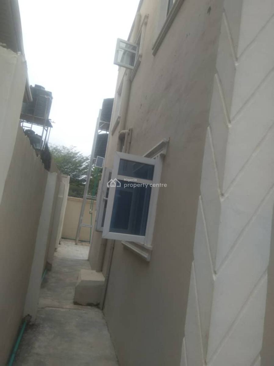 4 Units of 2 Bedrooms, 4 Units of Room & Palour, a Unit of 3 Bedroom, Elewura, Challenge, Ibadan, Oyo, Block of Flats for Sale