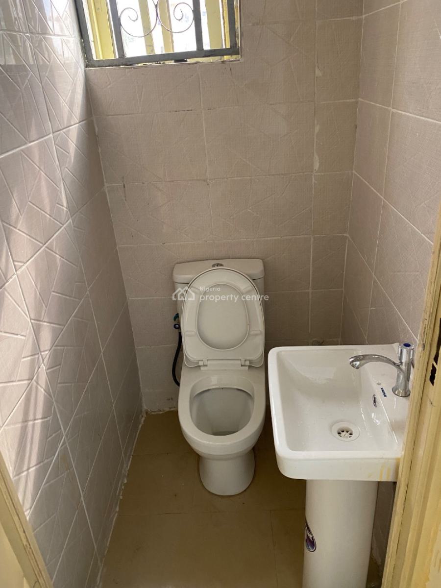 Luxury Three Bedroom Block of Flat, News Engineering, Dawaki, Gwarinpa, Abuja, Flat / Apartment for Rent