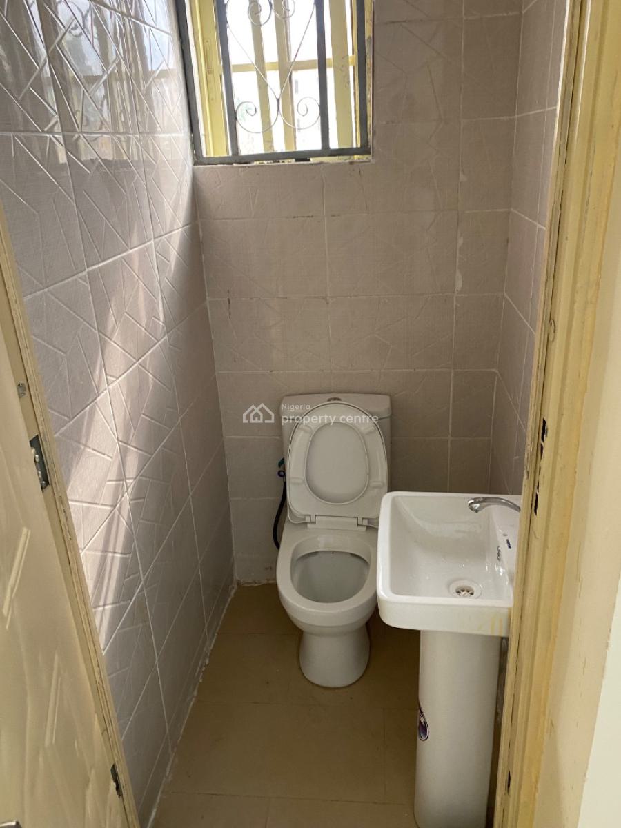 Luxury Three Bedroom Block of Flat, News Engineering, Dawaki, Gwarinpa, Abuja, Flat / Apartment for Rent