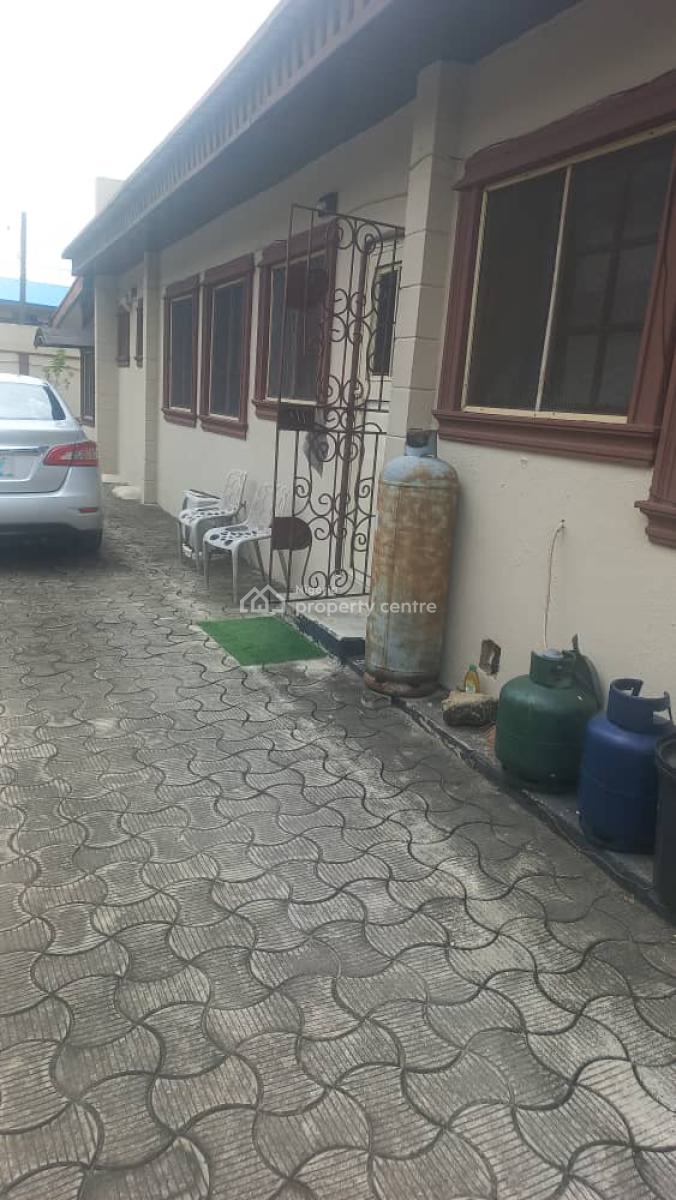 Clean 4 Bedroom Bungalow, Modupe Johnson Off Adeniran Ogunsanya, Surulere, Lagos, Detached Bungalow for Sale