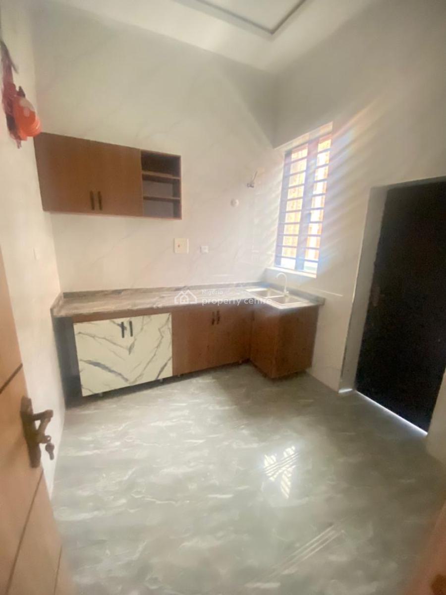 Standard 2 Bedroom Apartment, Ologolo, Lekki, Lagos, Flat / Apartment for Rent