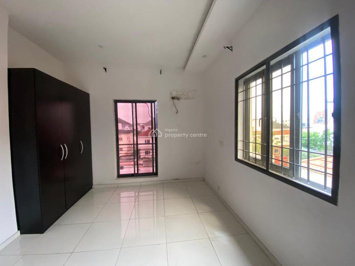 a Fully Serviced 2brm Apartment on a 2nd Floor, Lekki Phase1, Lekki, Lagos, Flat / Apartment for Rent