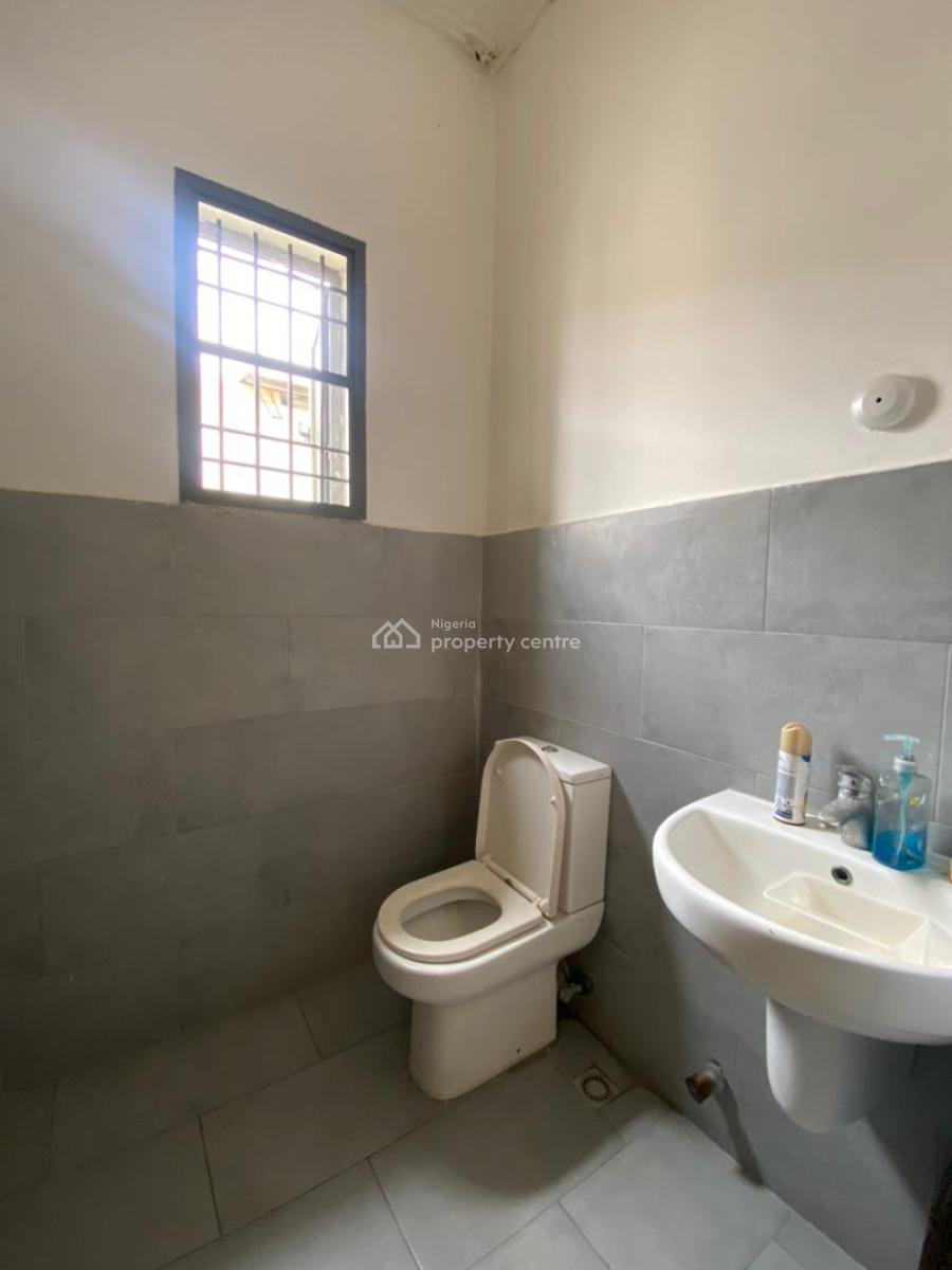 a Fully Serviced 2brm Apartment on a 2nd Floor, Lekki Phase1, Lekki, Lagos, Flat / Apartment for Rent