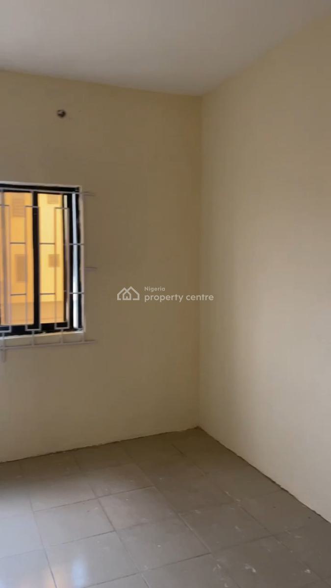 Renovated 3 Bedrooms, Up Flat with 2 Toilets and 2 Bathrooms, Police Station Axis, Ifako, Gbagada, Lagos, Flat / Apartment for Rent