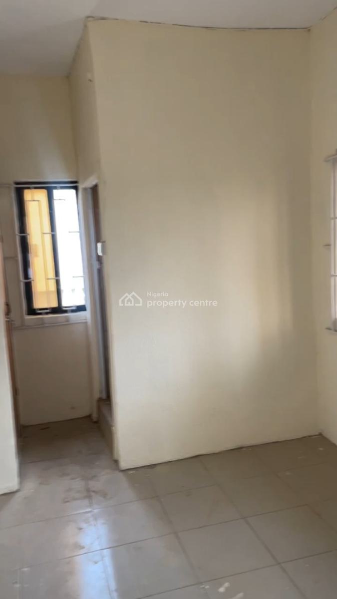Renovated 3 Bedrooms, Up Flat with 2 Toilets and 2 Bathrooms, Police Station Axis, Ifako, Gbagada, Lagos, Flat / Apartment for Rent