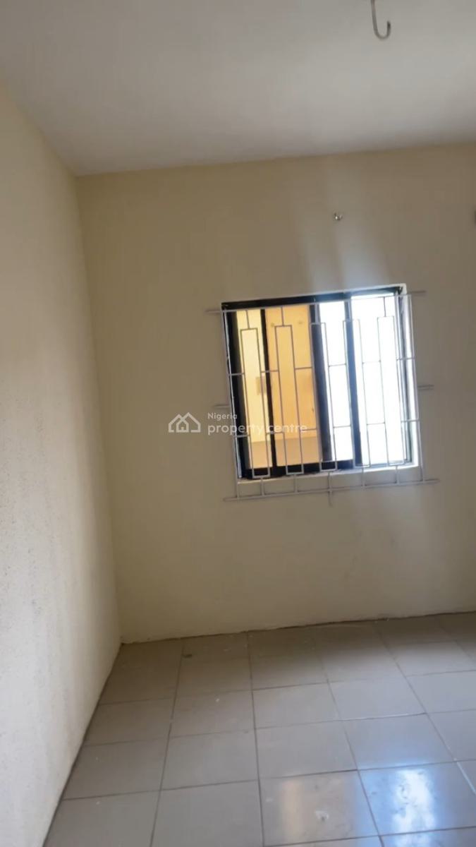 Renovated 3 Bedrooms, Up Flat with 2 Toilets and 2 Bathrooms, Police Station Axis, Ifako, Gbagada, Lagos, Flat / Apartment for Rent