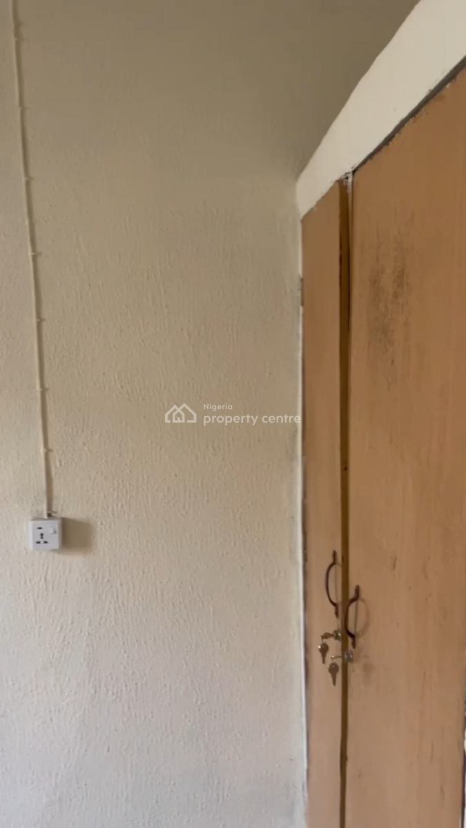Renovated 3 Bedrooms, Up Flat with 2 Toilets and 2 Bathrooms, Police Station Axis, Ifako, Gbagada, Lagos, Flat / Apartment for Rent