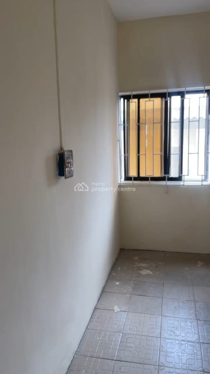 Renovated 3 Bedrooms, Up Flat with 2 Toilets and 2 Bathrooms, Police Station Axis, Ifako, Gbagada, Lagos, Flat / Apartment for Rent