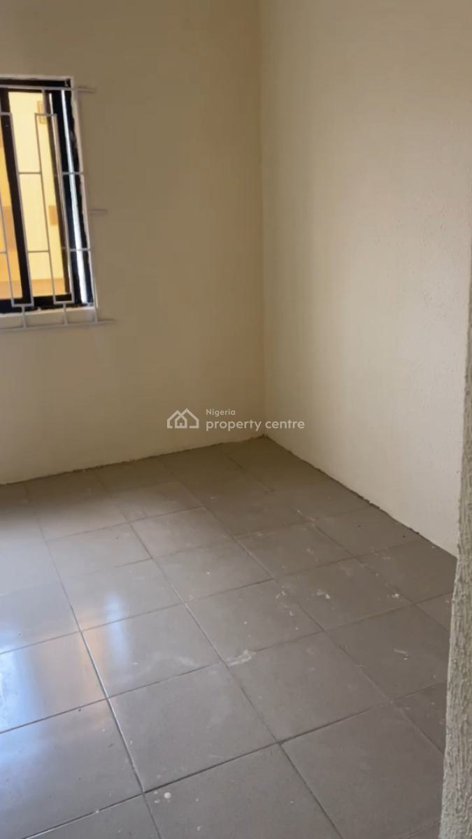 Renovated 3 Bedrooms, Up Flat with 2 Toilets and 2 Bathrooms, Police Station Axis, Ifako, Gbagada, Lagos, Flat / Apartment for Rent