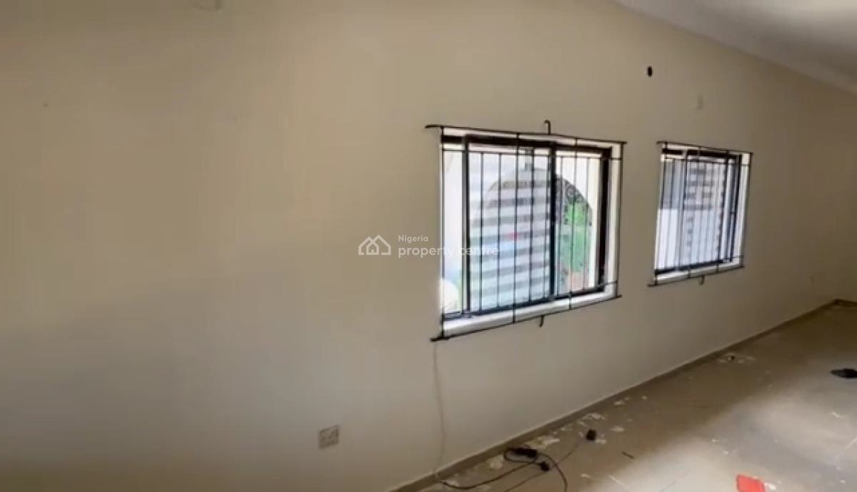 Well Renovated 3 Bedroom with Bq, Otedola, Omole Phase 2, Ikeja, Lagos, Flat / Apartment for Rent