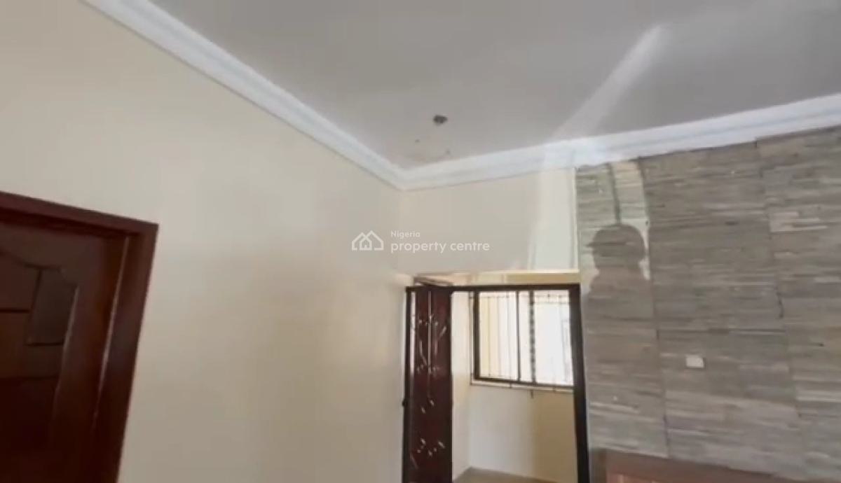 Well Renovated 3 Bedroom with Bq, Otedola, Omole Phase 2, Ikeja, Lagos, Flat / Apartment for Rent