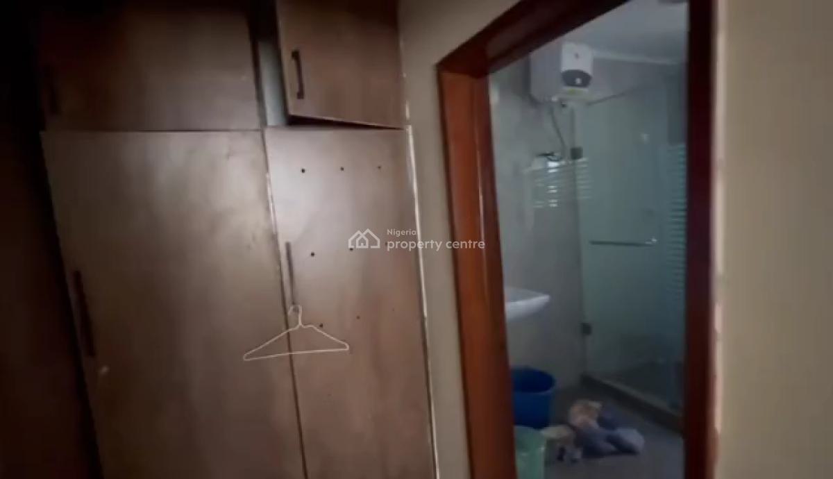 Well Renovated 3 Bedroom with Bq, Otedola, Omole Phase 2, Ikeja, Lagos, Flat / Apartment for Rent