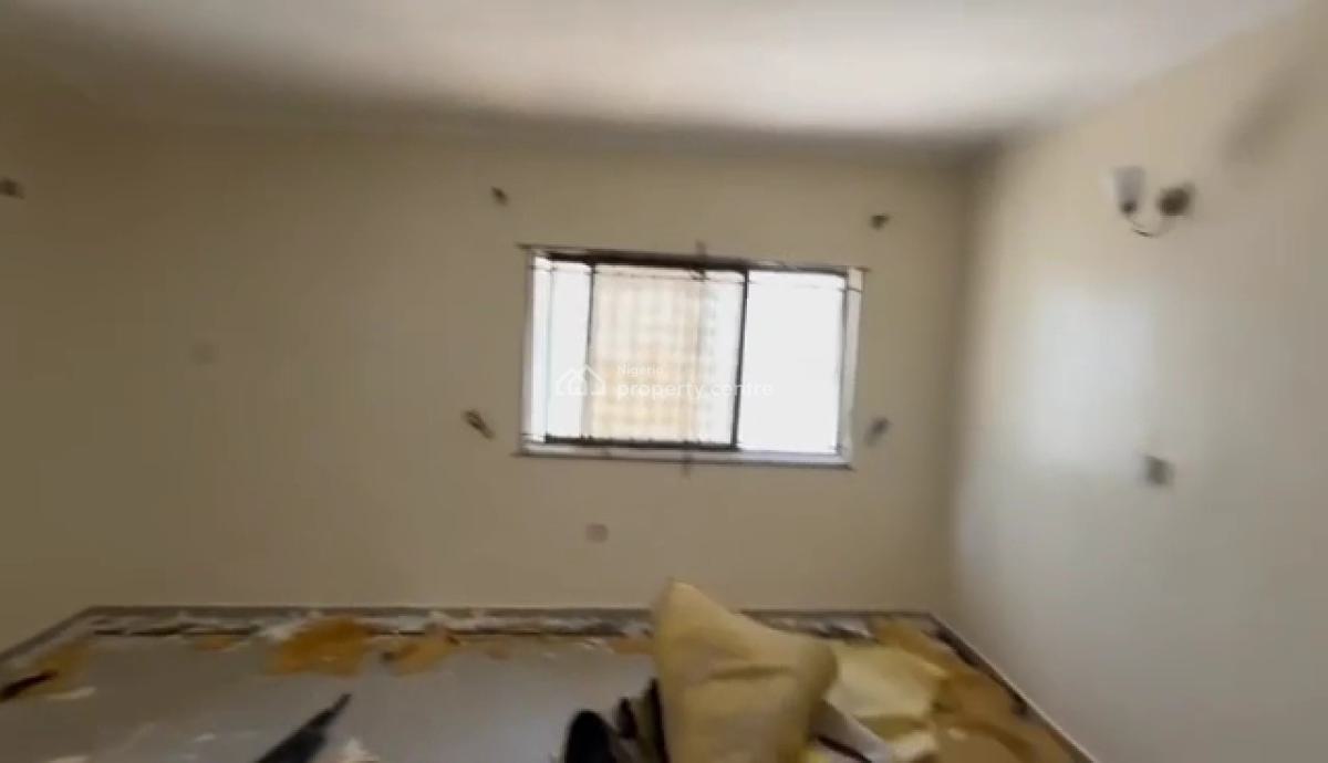 Well Renovated 3 Bedroom with Bq, Otedola, Omole Phase 2, Ikeja, Lagos, Flat / Apartment for Rent