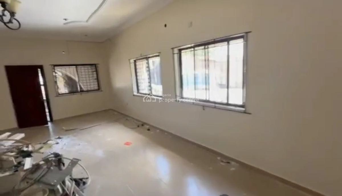 Well Renovated 3 Bedroom with Bq, Otedola, Omole Phase 2, Ikeja, Lagos, Flat / Apartment for Rent