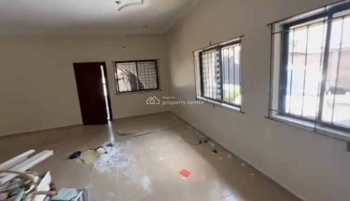 Well Renovated 3 Bedroom with Bq, Otedola, Omole Phase 2, Ikeja, Lagos, Flat / Apartment for Rent