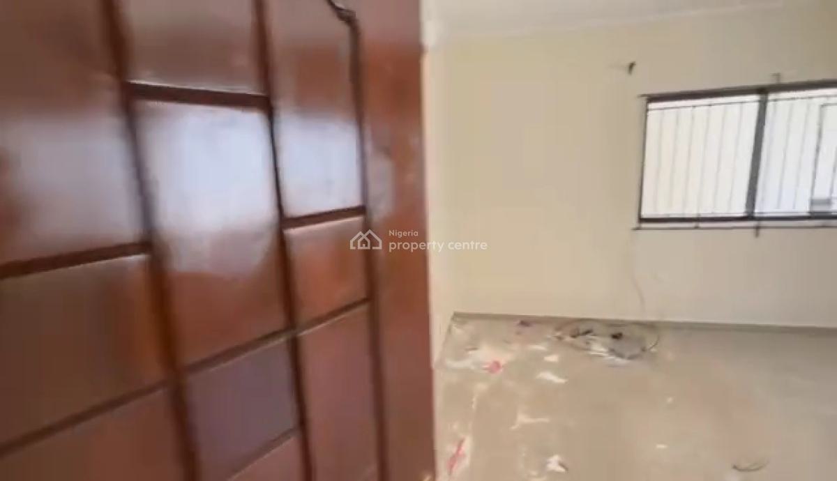 Well Renovated 3 Bedroom with Bq, Otedola, Omole Phase 2, Ikeja, Lagos, Flat / Apartment for Rent