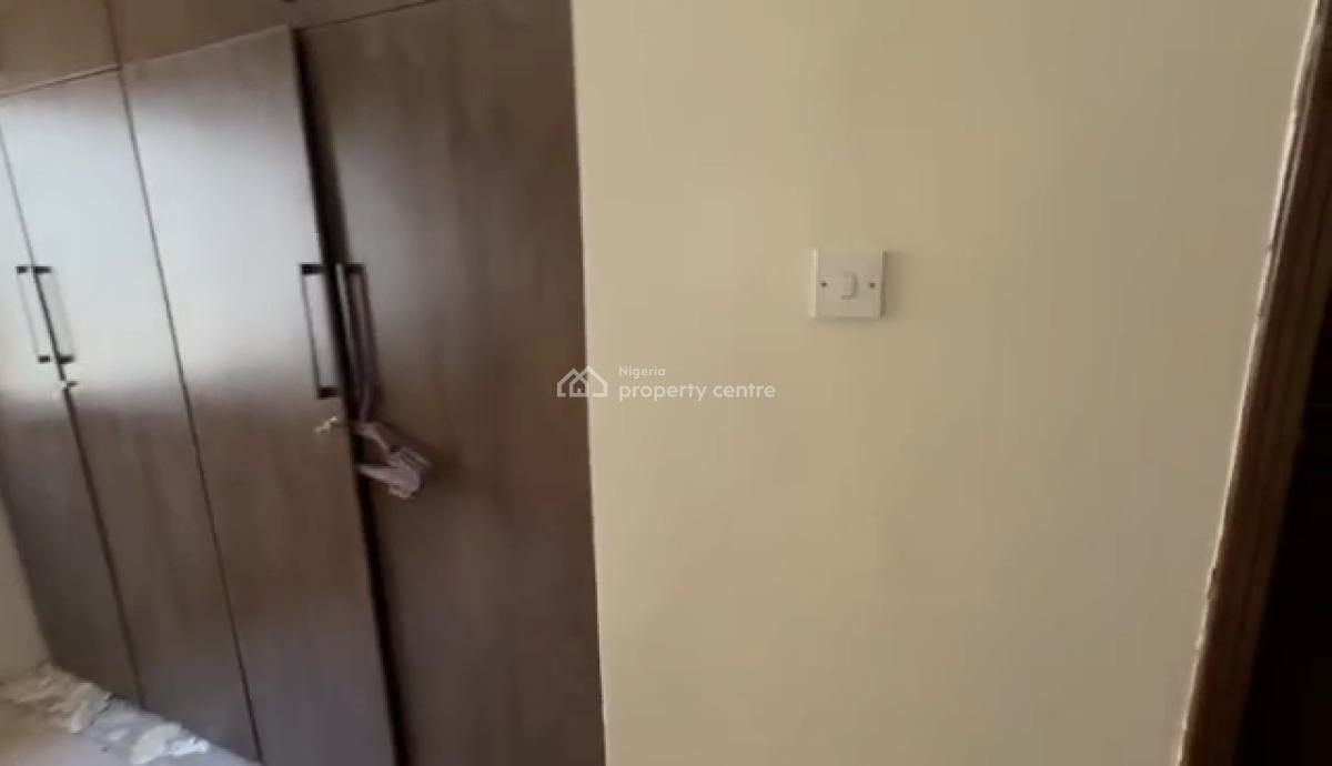 Well Renovated 3 Bedroom with Bq, Otedola, Omole Phase 2, Ikeja, Lagos, Flat / Apartment for Rent