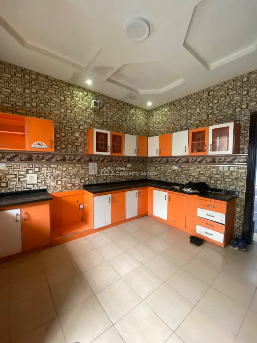 Serviced 3 Bedroom Apartment with B.q, Lekki Phase 1, Lekki, Lagos, Flat / Apartment for Rent