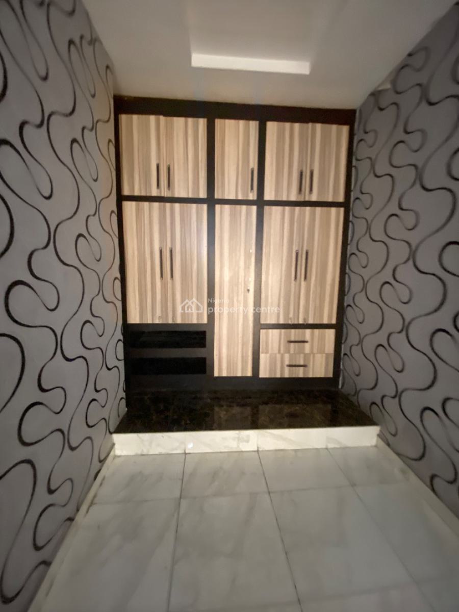 Serviced 3 Bedroom Apartment with B.q, Lekki Phase 1, Lekki, Lagos, Flat / Apartment for Rent