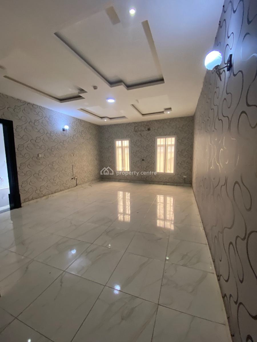 Serviced 3 Bedroom Apartment with B.q, Lekki Phase 1, Lekki, Lagos, Flat / Apartment for Rent