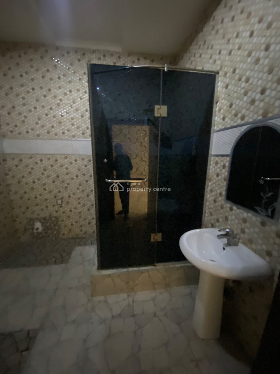Serviced 3 Bedroom Apartment with B.q, Lekki Phase 1, Lekki, Lagos, Flat / Apartment for Rent