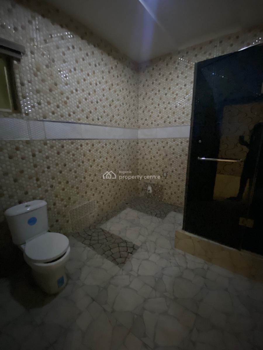 Serviced 3 Bedroom Apartment with B.q, Lekki Phase 1, Lekki, Lagos, Flat / Apartment for Rent