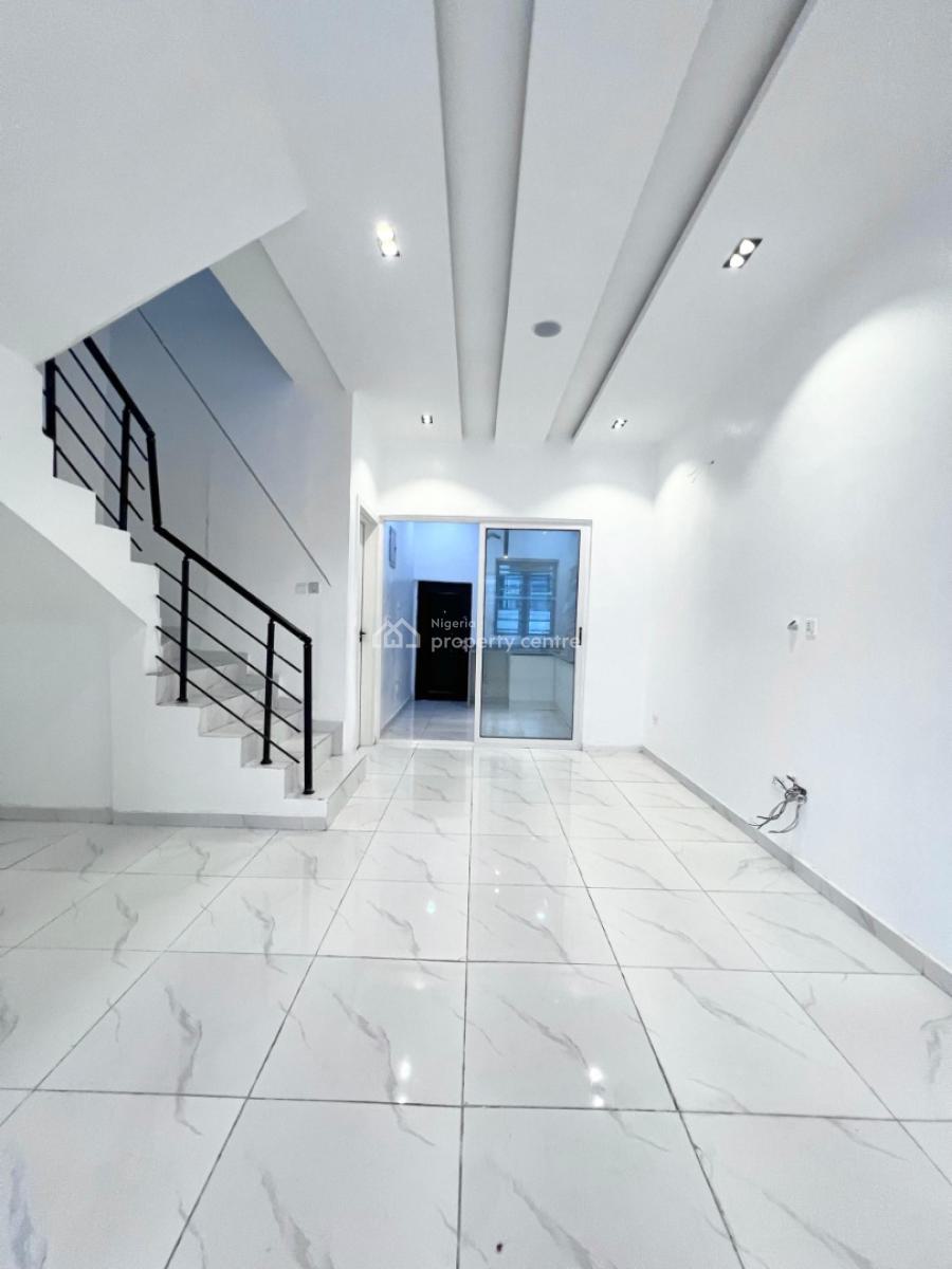 Distressed 3 Bedroom Terraced  Duplex, Orchid, Lekki, Lagos, Terraced Duplex for Sale