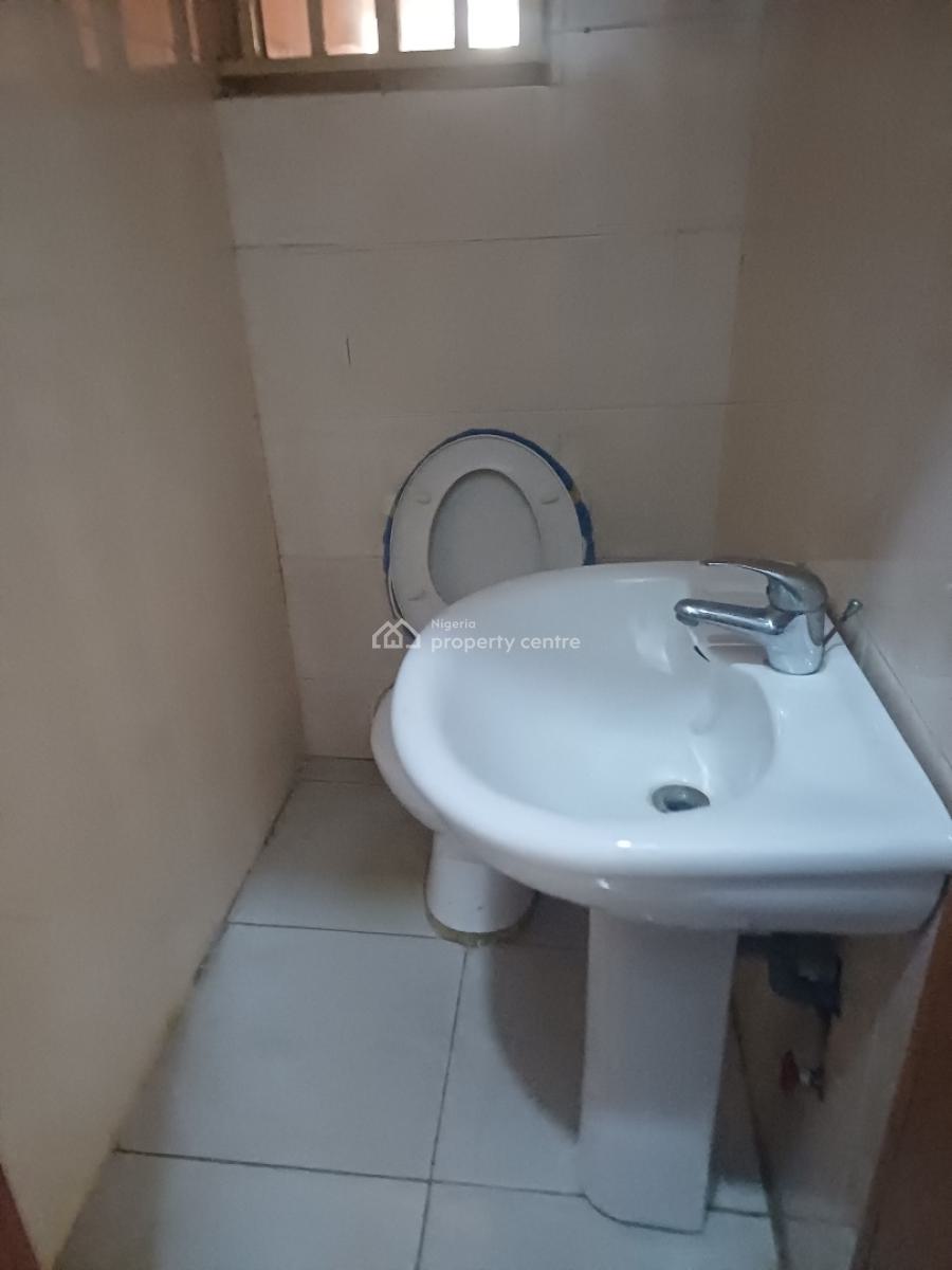 Clean 2 Bedroom Apartment, Off  Fola Osibor, Lekki Phase 1, Lekki, Lagos, Flat / Apartment for Rent
