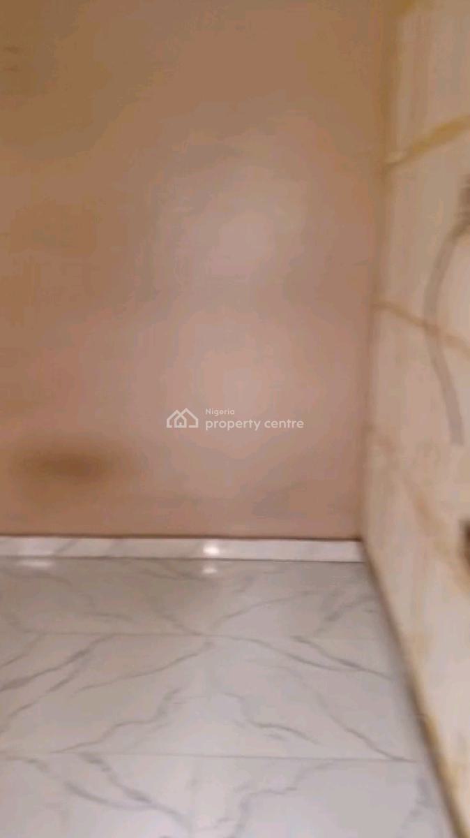 3 Bedroom Flat, Ebute Metta East, Yaba, Lagos, Flat / Apartment for Rent