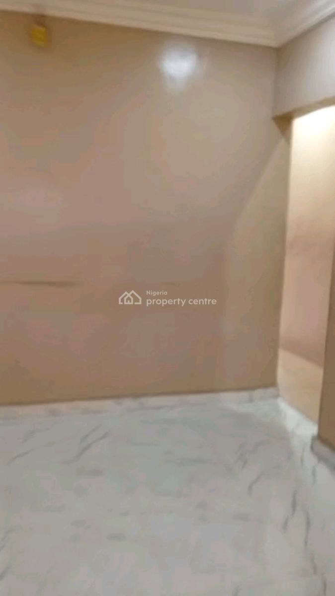 3 Bedroom Flat, Ebute Metta East, Yaba, Lagos, Flat / Apartment for Rent