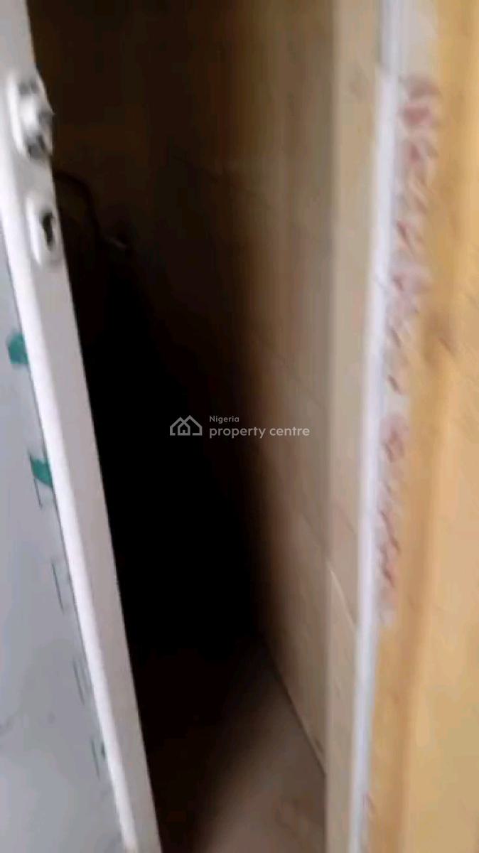 3 Bedroom Flat, Ebute Metta East, Yaba, Lagos, Flat / Apartment for Rent