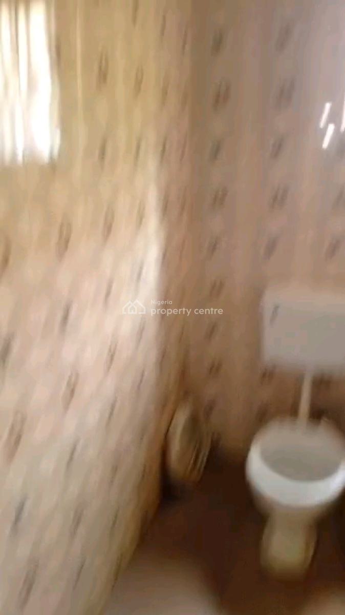 3 Bedroom Flat, Ebute Metta East, Yaba, Lagos, Flat / Apartment for Rent