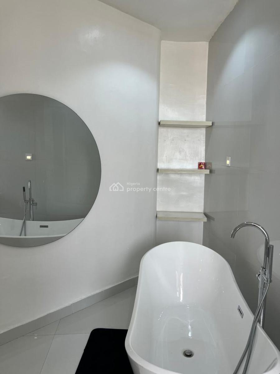 Fully Furnished 4 Bedroom Penthouse with a Bq and Gym, Lekki Phase 1, Lekki, Lagos, Flat / Apartment for Rent