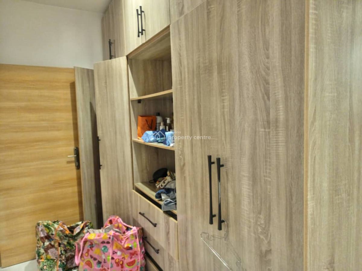 Well Maintained 2 Bedroom Flat with Excellent Facilities, Ologolo, Lekki, Lagos, Flat / Apartment for Rent