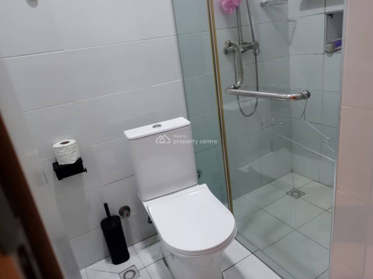 Well Maintained 2 Bedroom Flat with Excellent Facilities, Ologolo, Lekki, Lagos, Flat / Apartment for Rent