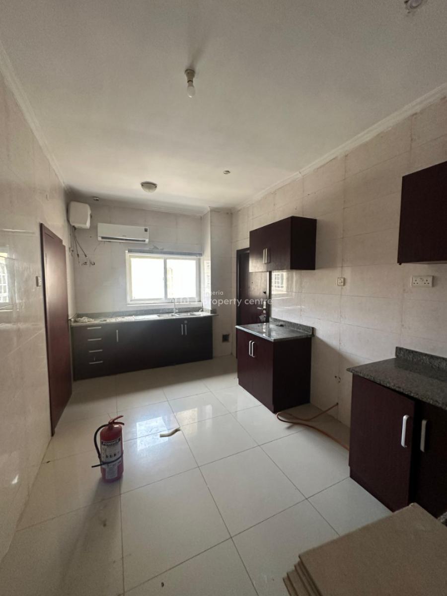 Fantastic 3 Bedroom Flat, Cromwell Estate Off Chevron Drive, Lekki Expressway, Lekki, Lagos, Flat / Apartment for Sale