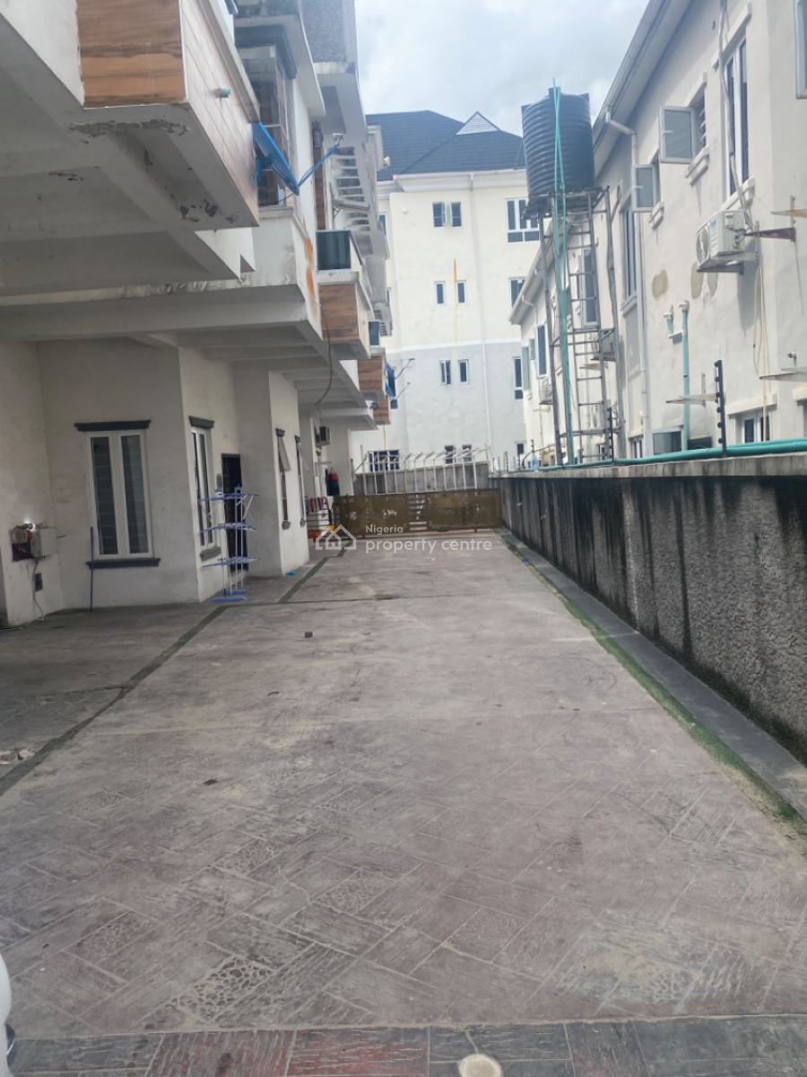 Spacious Master Bedroom, Lekki, Lagos, Flat / Apartment for Rent