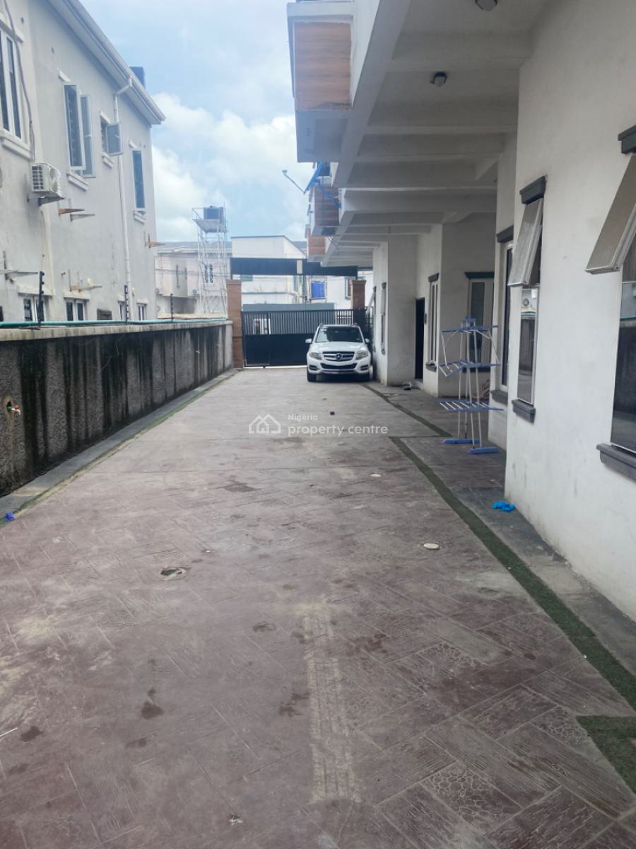 Spacious Master Bedroom, Lekki, Lagos, Flat / Apartment for Rent